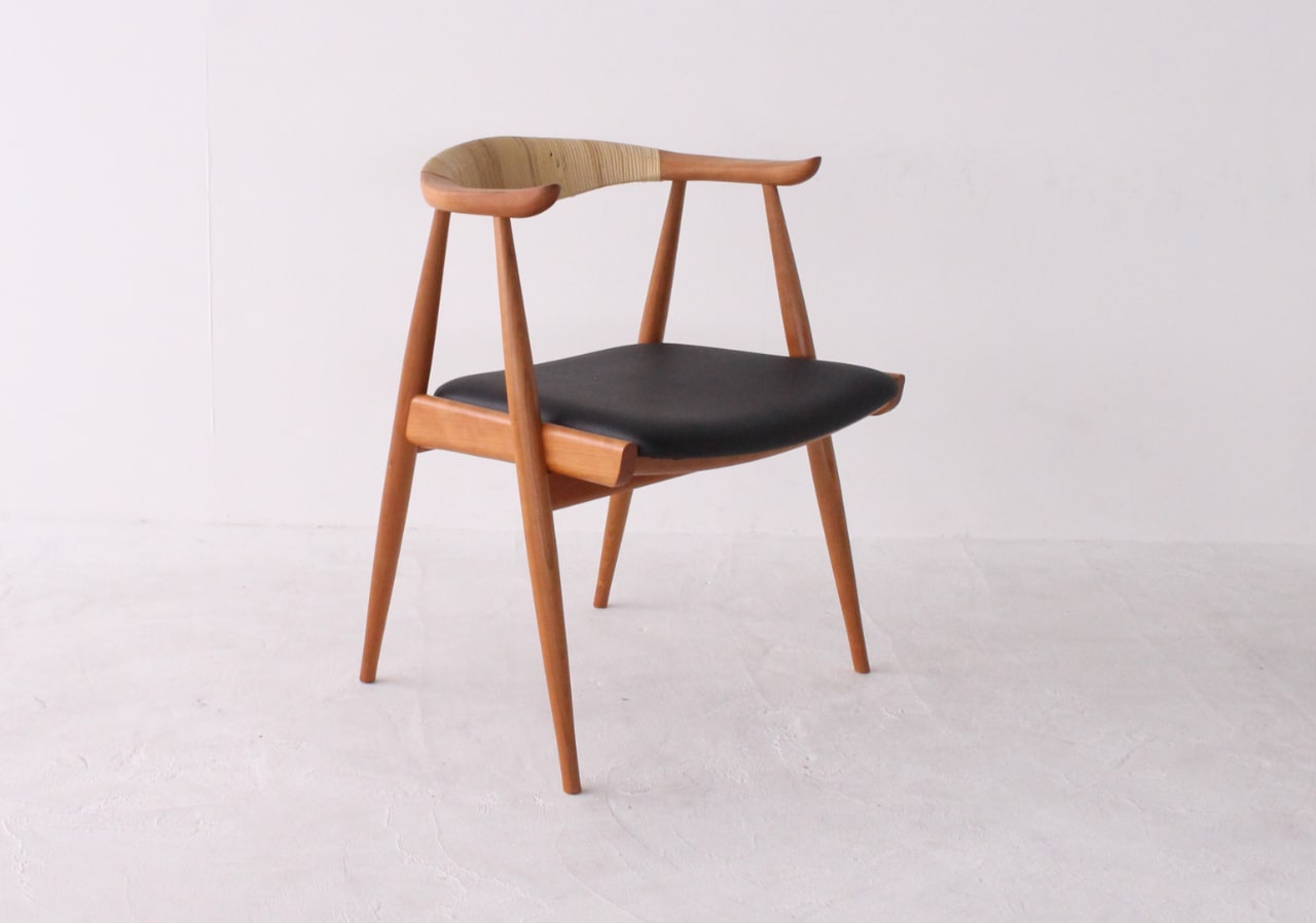 IOチェアの商品画像です。